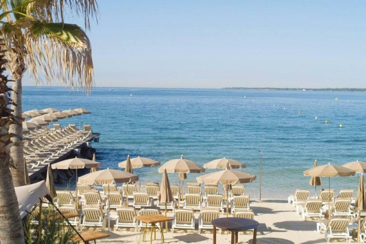 Stylish White And Red Juan-les-Pins