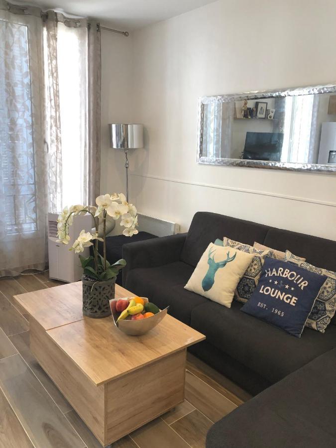 Appartement Stylish White And Red Juan-les-Pins